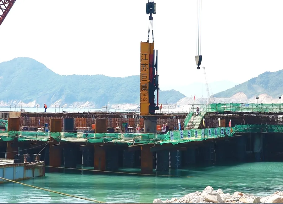 JUWEI d168 diesel martillo pilote está trabajando para el puente